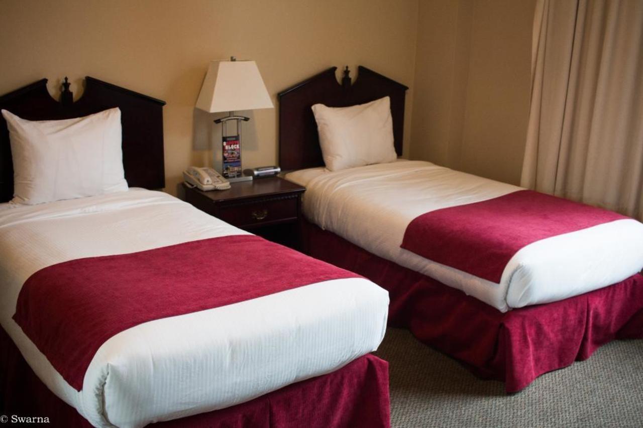 Strathcona Hotel Виктория Екстериор снимка
