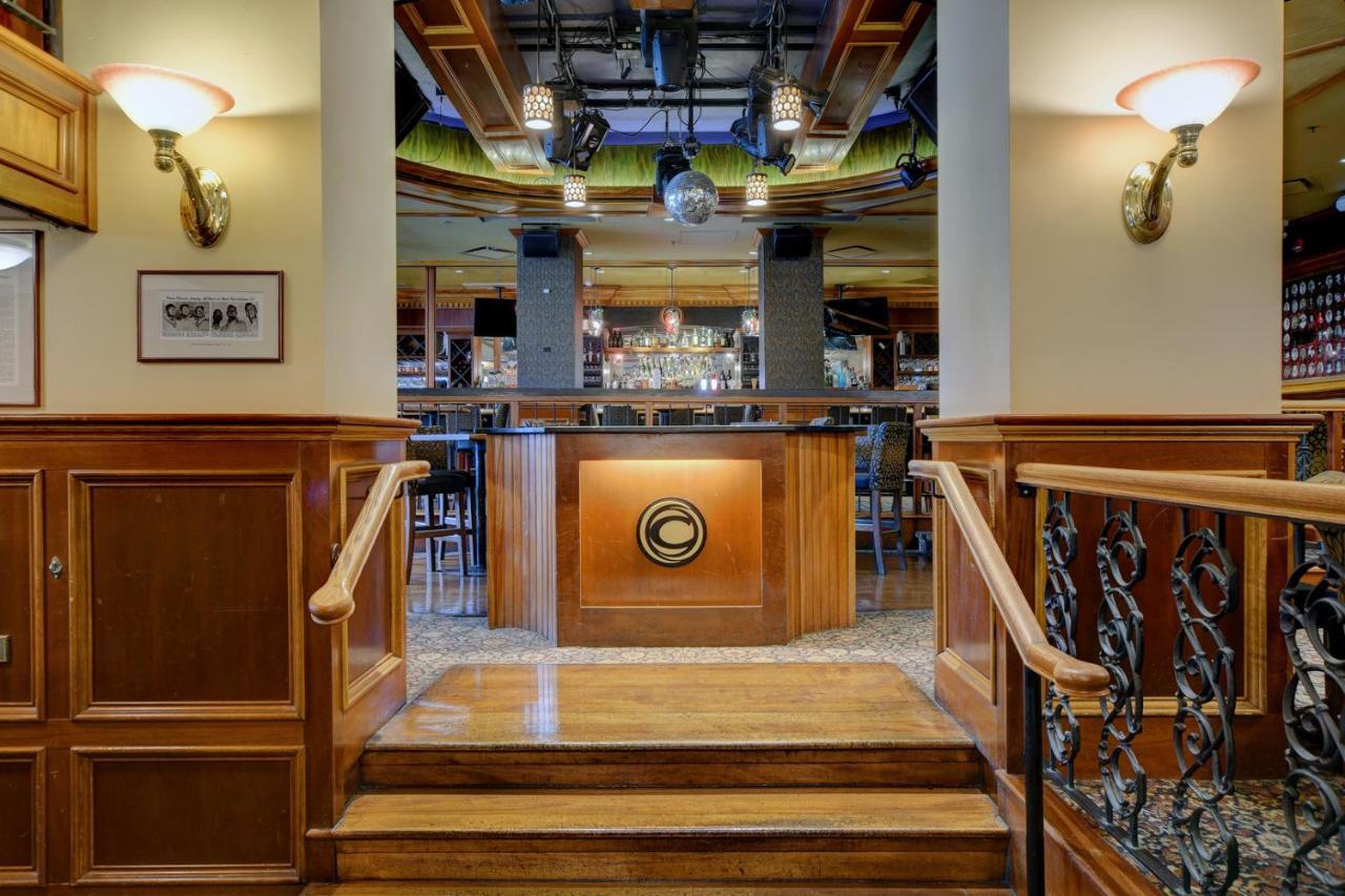 Strathcona Hotel Виктория Екстериор снимка