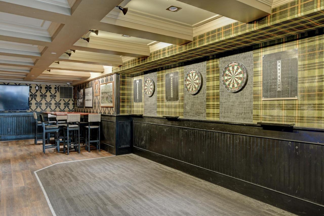 Strathcona Hotel Виктория Екстериор снимка