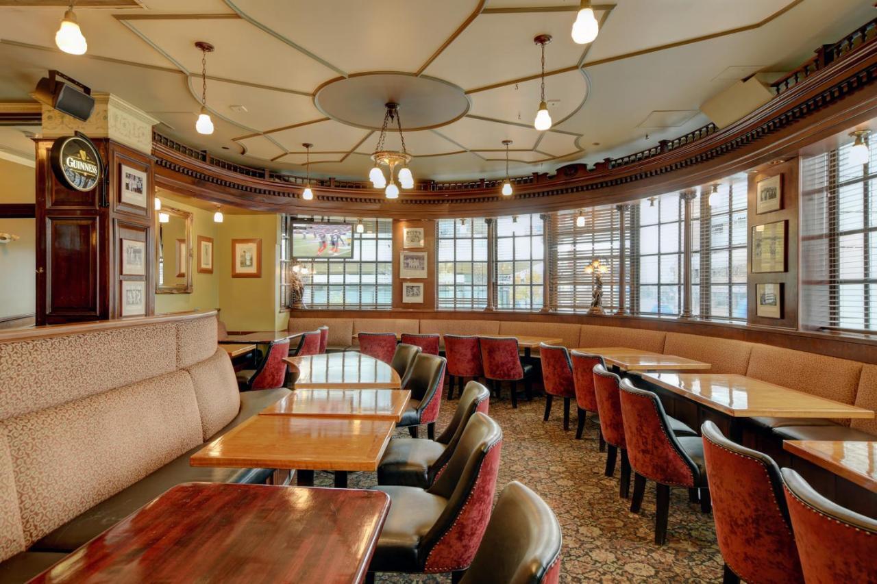 Strathcona Hotel Виктория Екстериор снимка