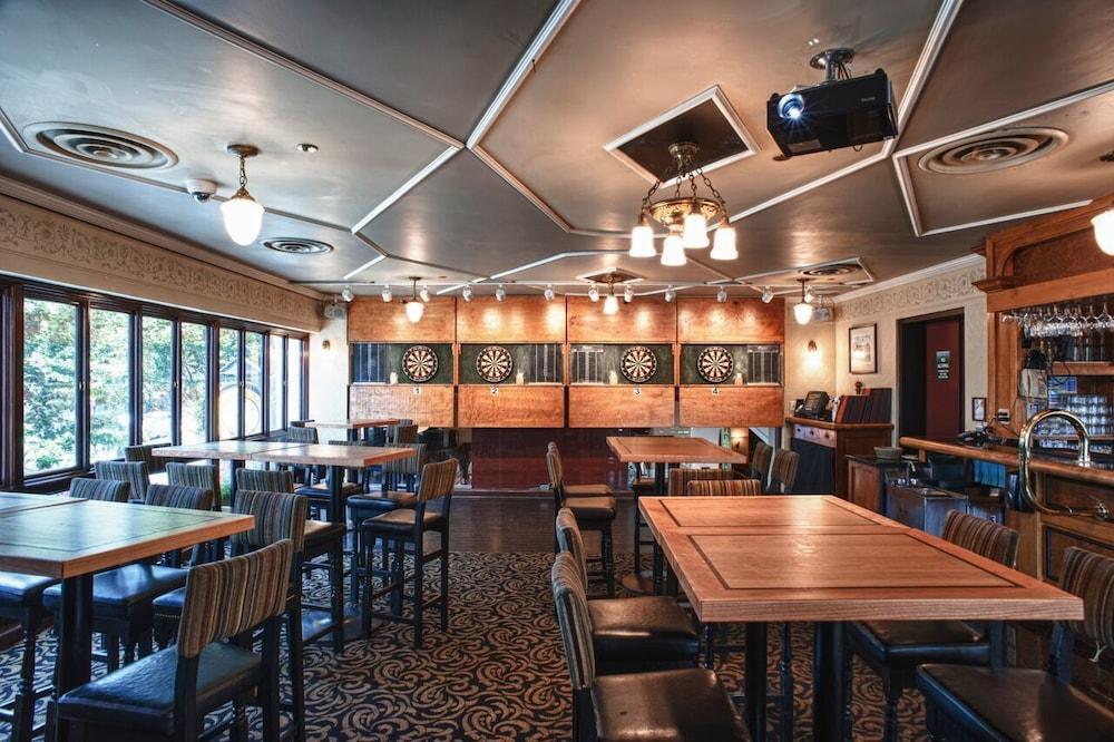 Strathcona Hotel Виктория Екстериор снимка